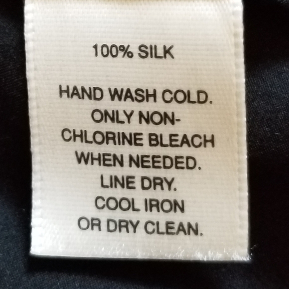 White House Black Market 100% Silk Printed Short Sleeve Blouse Size Small - Picture 7 of 7